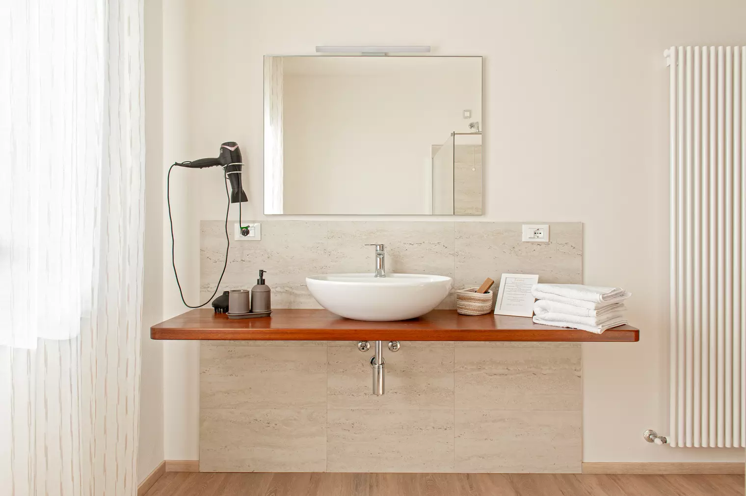 Bathroom details at Appartamento La Quercia