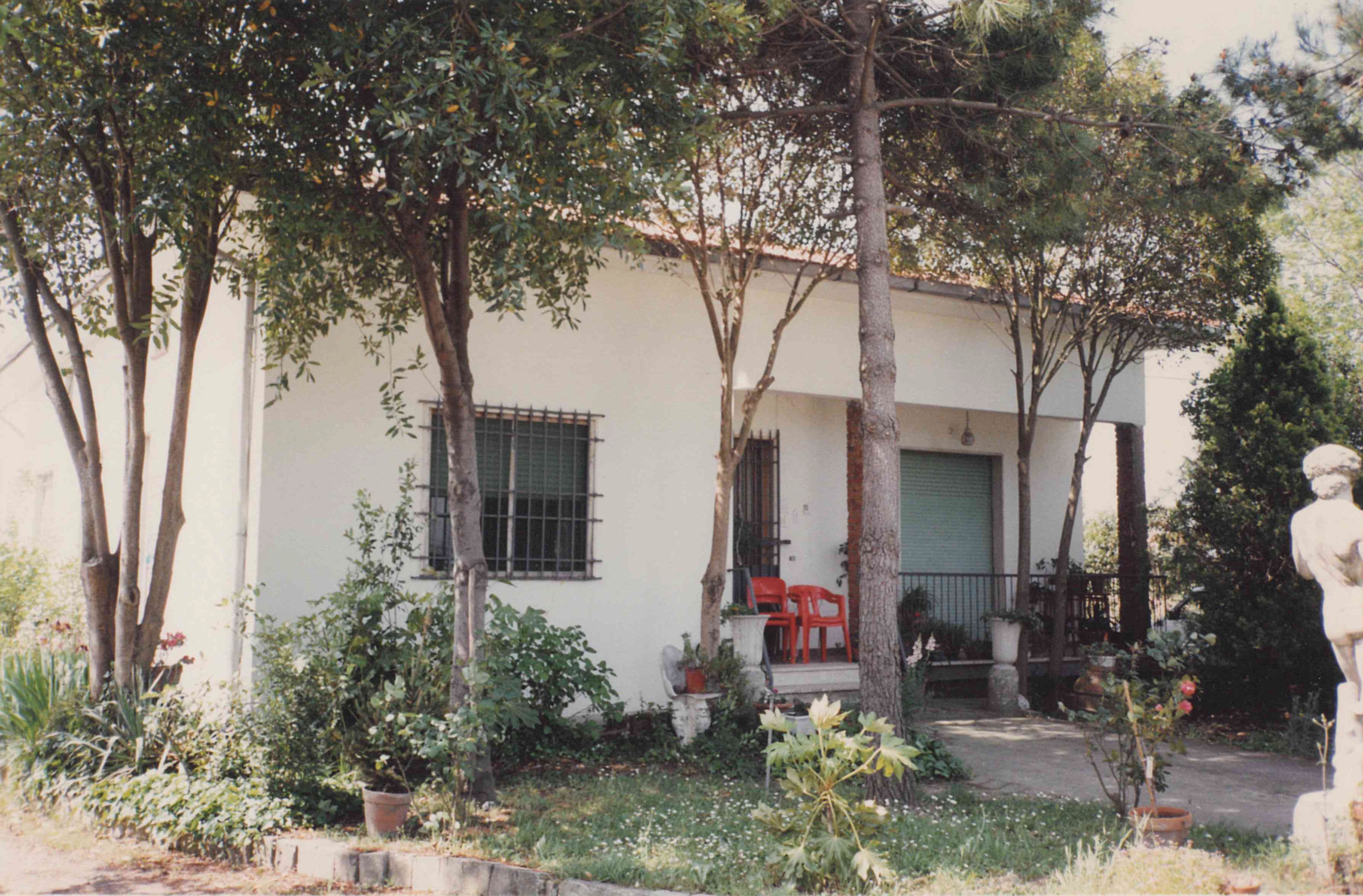 Historic front view of the house now known as Casa La Quercia