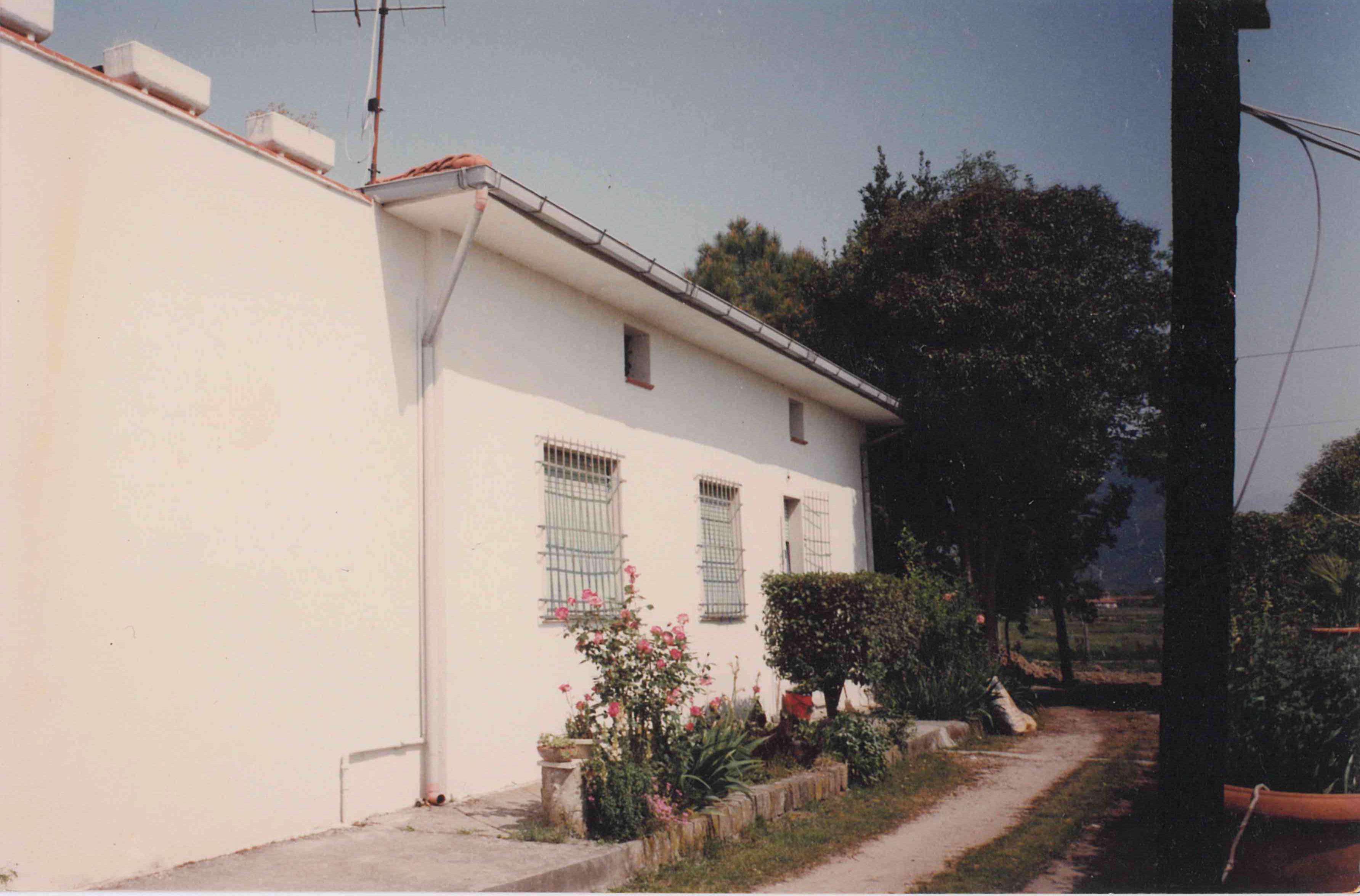 A second historic view of the house at I Limori