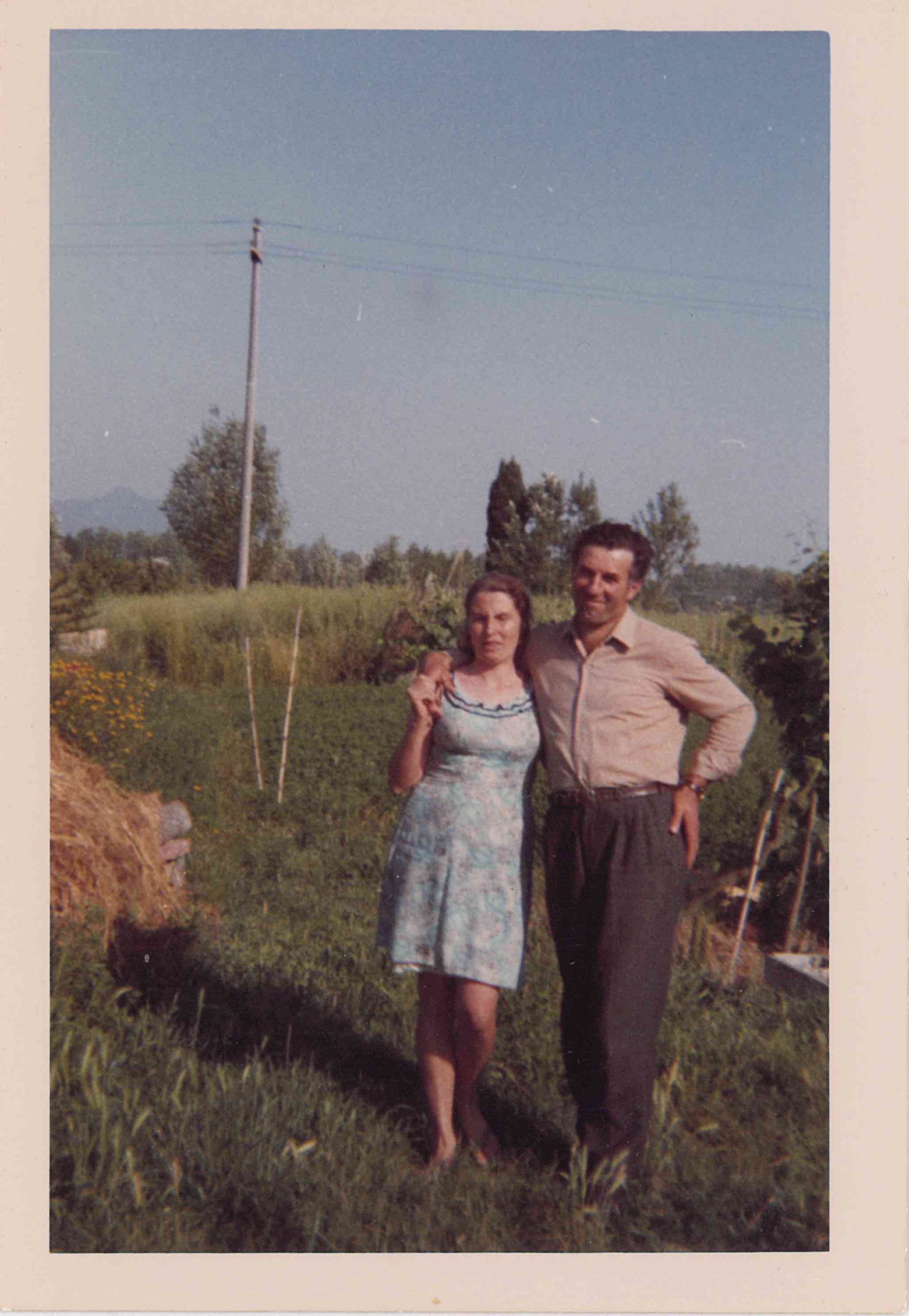 Grandparents standing together at I Limori
