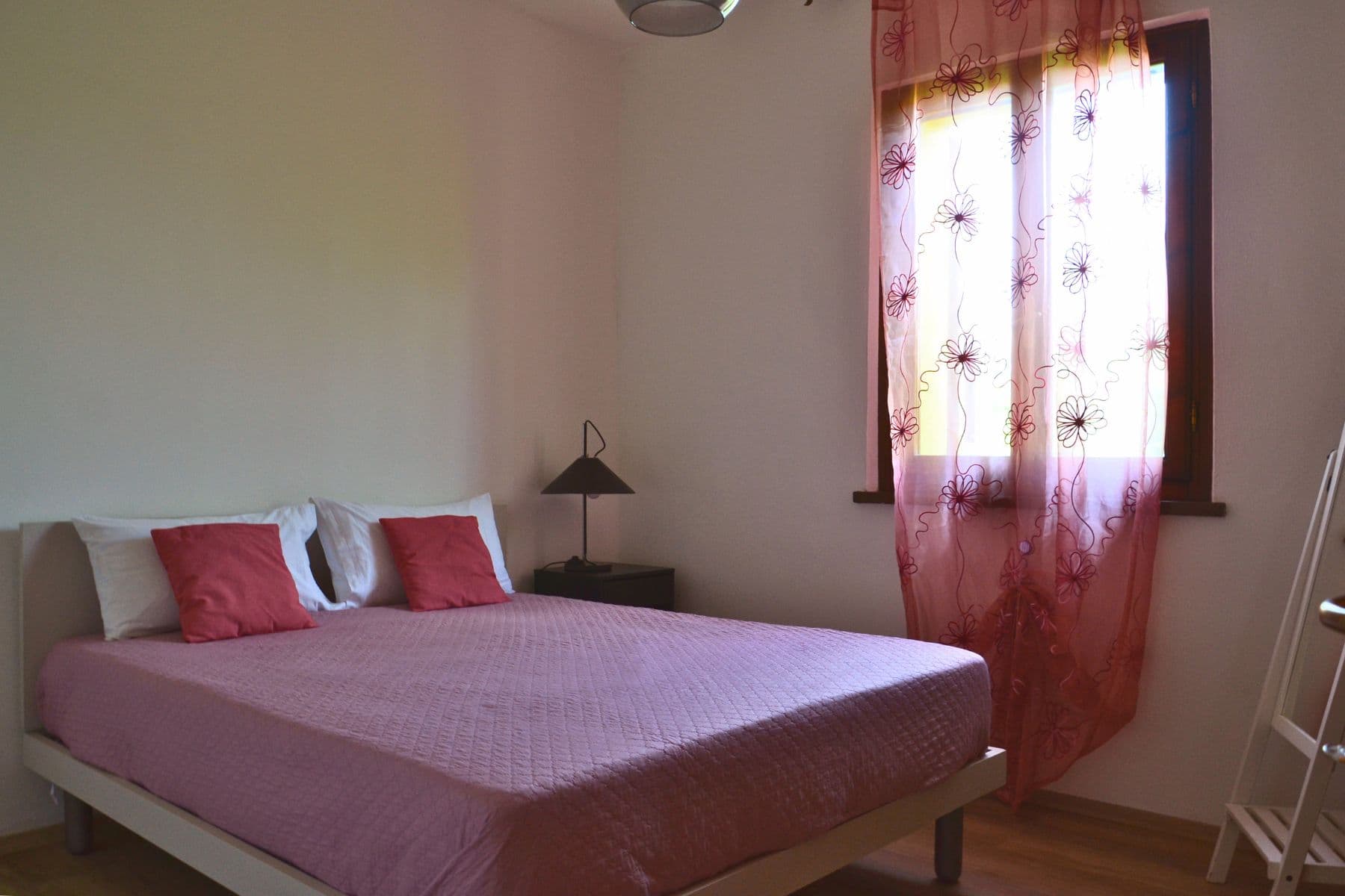 Pink bedroom at Casa I Limori